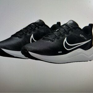 Nike Women’s Downshifter 12 Lightweight Mesh Running Shoes New In Box